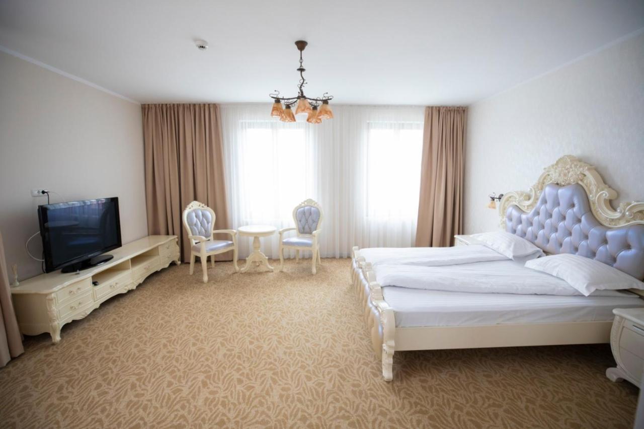 Regal Ballroom Caransebeş Esterno foto