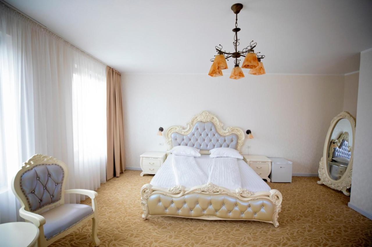 Regal Ballroom Caransebeş Esterno foto