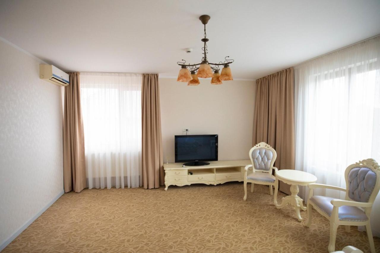 Regal Ballroom Caransebeş Esterno foto