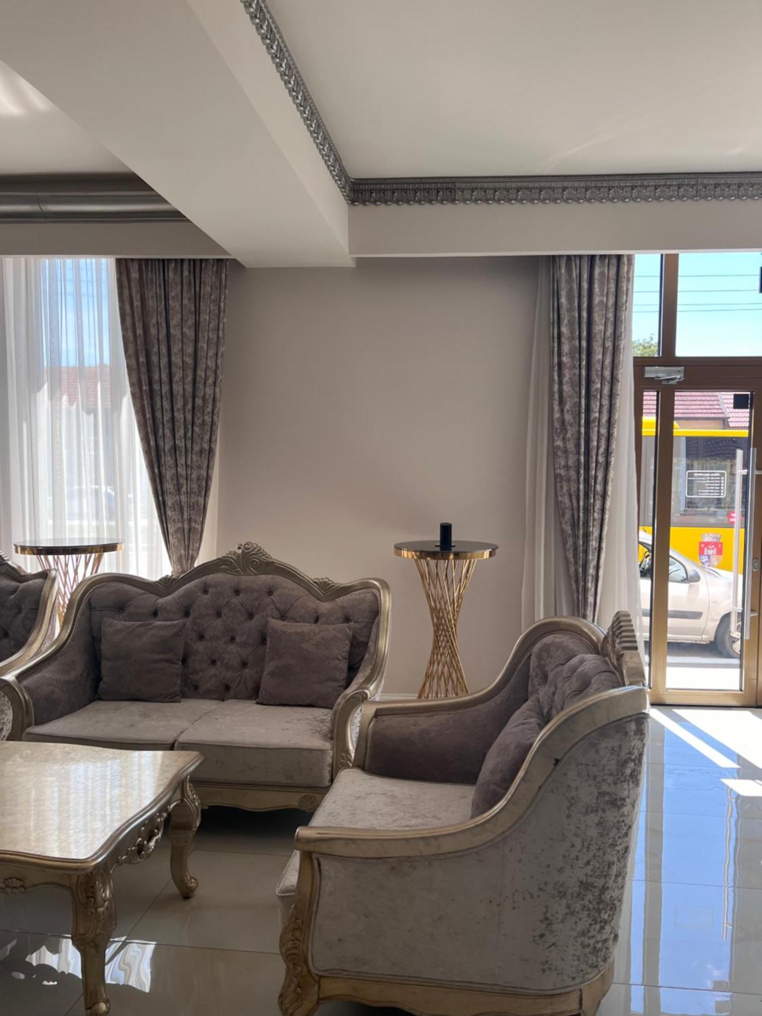 Regal Ballroom Caransebeş Esterno foto